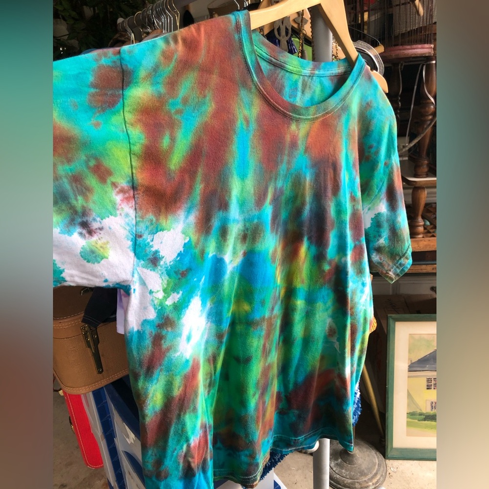 💙HANDMADE Bright multicolored tie dye tee shirt